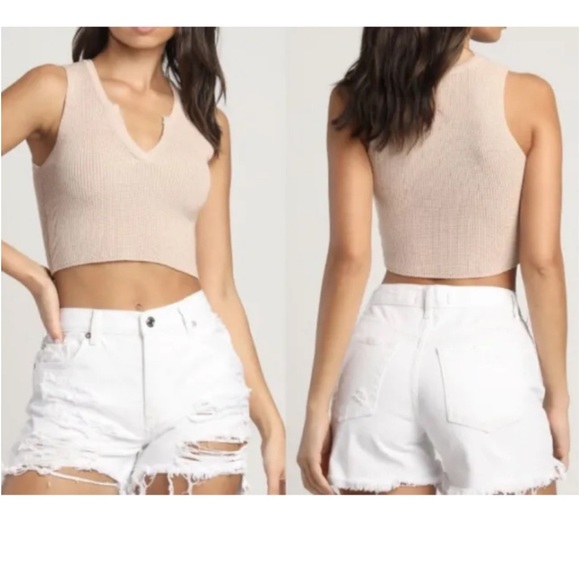 SOLD🤍 NWT Free People Women's We The Free Maggie White Distressed Denim
Shorts 🤍 - Picture 2 of 3